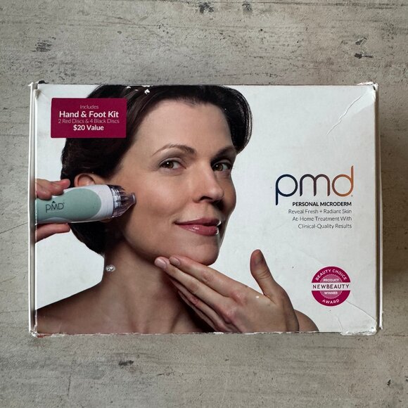 PMD Women's Microdermabrasion Pen (Retails at $200-300)
